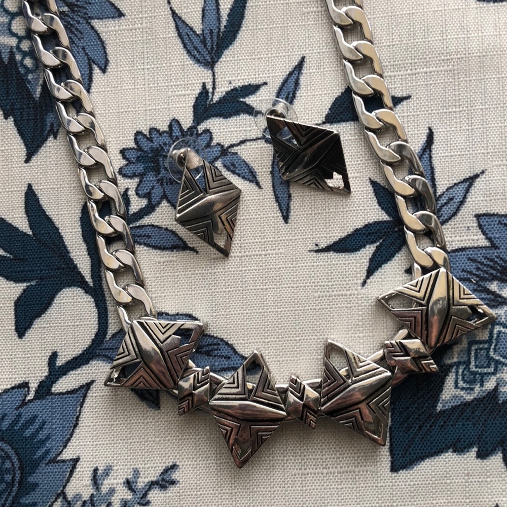 Necklace and earring set